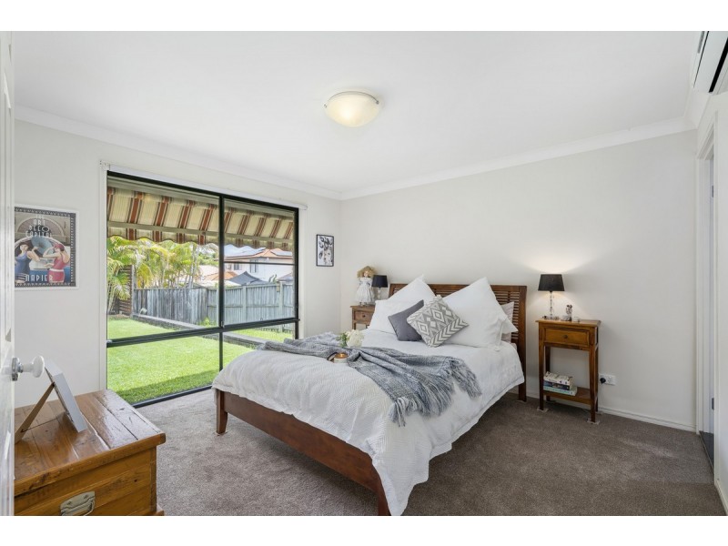 8 Rimatara Rise, Pacific Pines QLD 4211