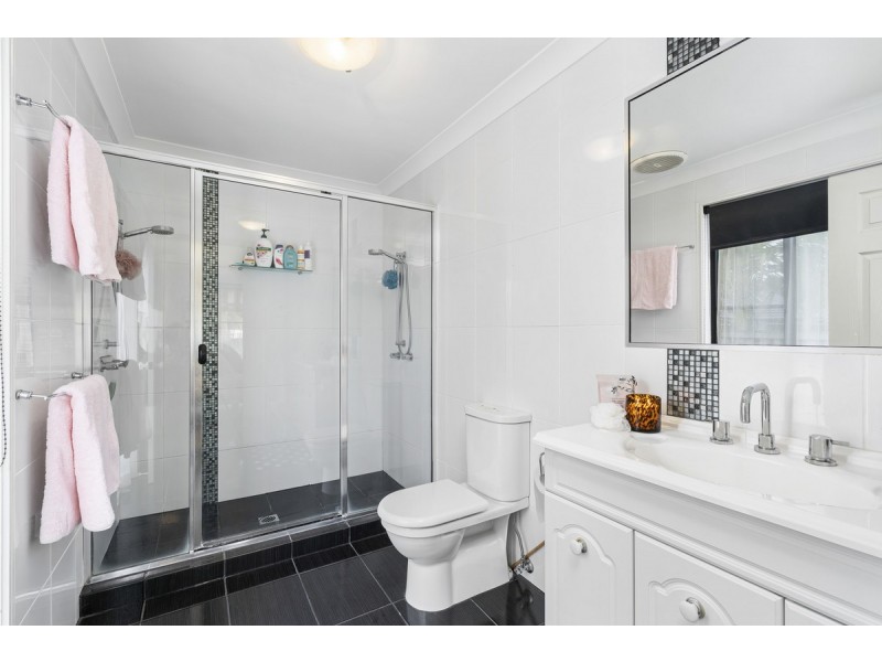 8 Rimatara Rise, Pacific Pines QLD 4211