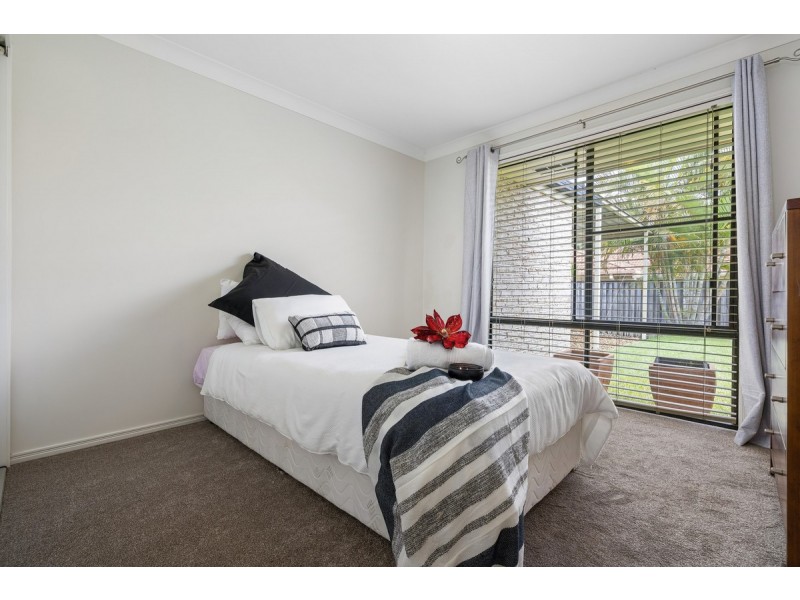 8 Rimatara Rise, Pacific Pines QLD 4211