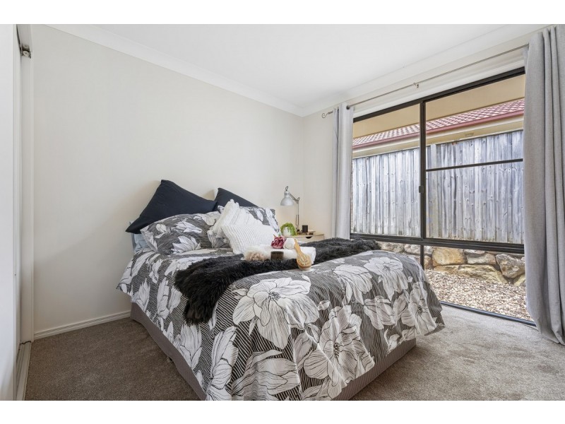 8 Rimatara Rise, Pacific Pines QLD 4211