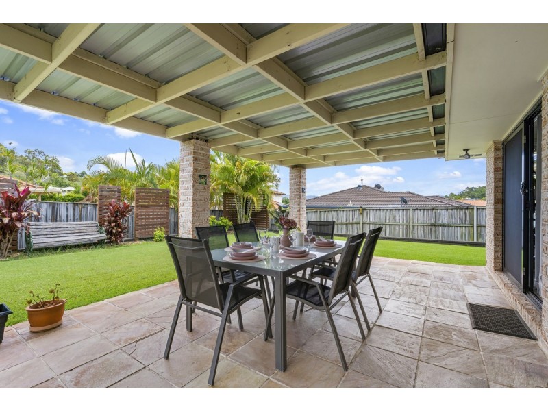 8 Rimatara Rise, Pacific Pines QLD 4211