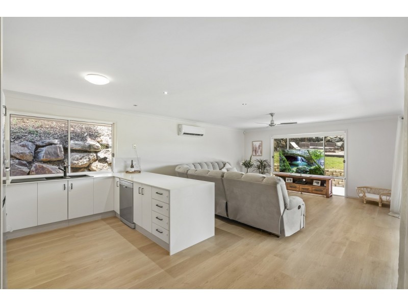 11 Angourie Crescent, Pacific Pines QLD 4211