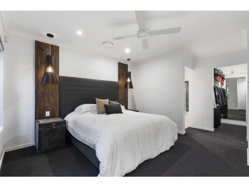 2 Beerwah Street, Pacific Pines QLD 4211
