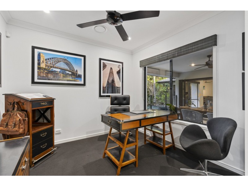 2 Beerwah Street, Pacific Pines QLD 4211