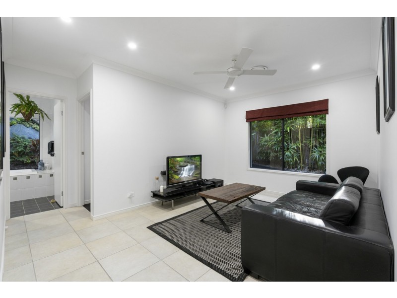 2 Beerwah Street, Pacific Pines QLD 4211