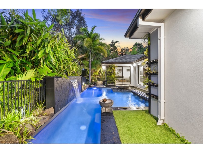 2 Beerwah Street, Pacific Pines QLD 4211