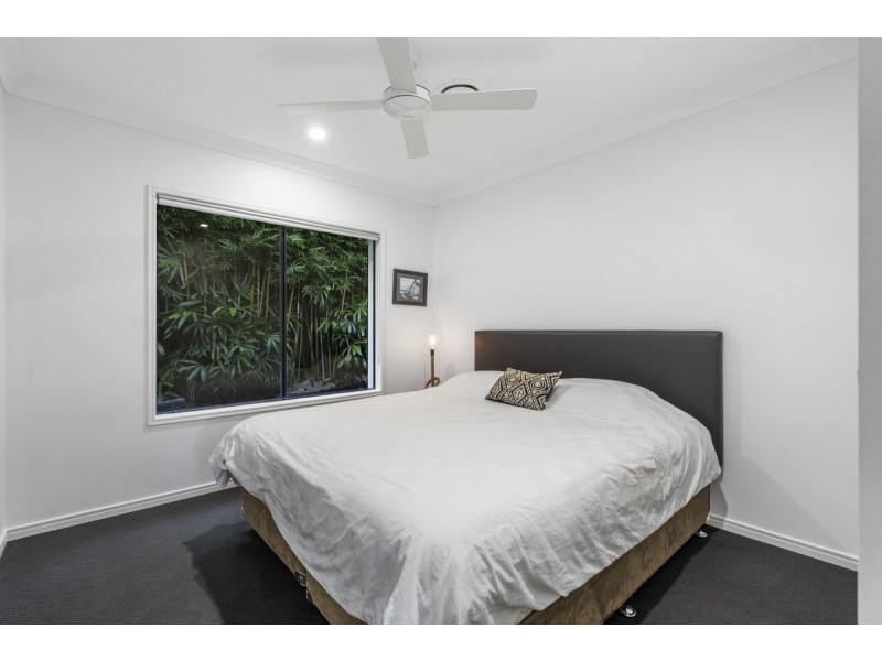 2 Beerwah Street, Pacific Pines QLD 4211