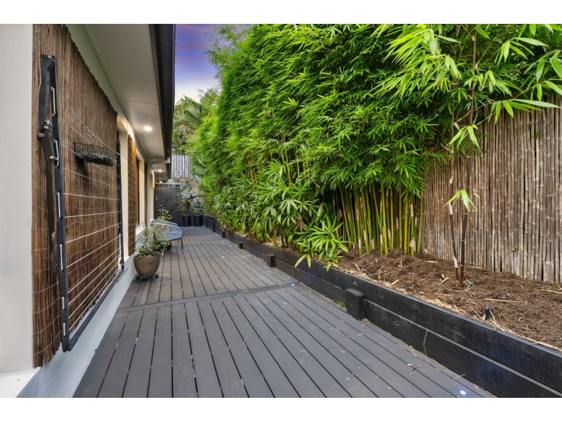 2 Beerwah Street, Pacific Pines QLD 4211