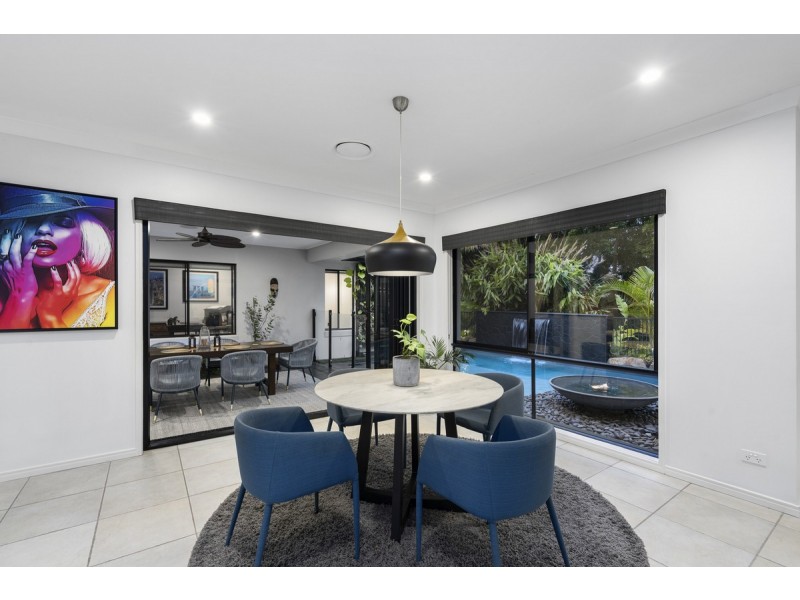 2 Beerwah Street, Pacific Pines QLD 4211