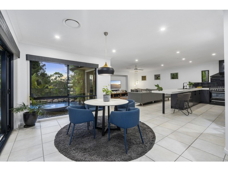 2 Beerwah Street, Pacific Pines QLD 4211