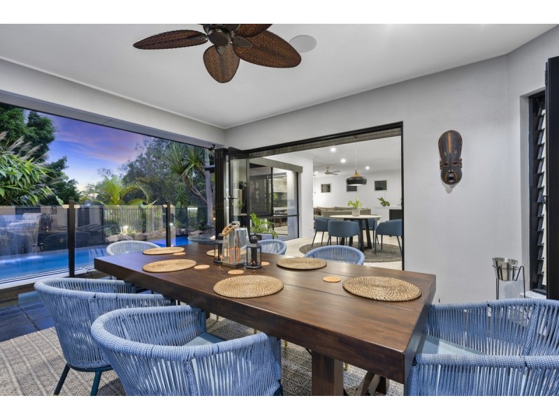 2 Beerwah Street, Pacific Pines QLD 4211