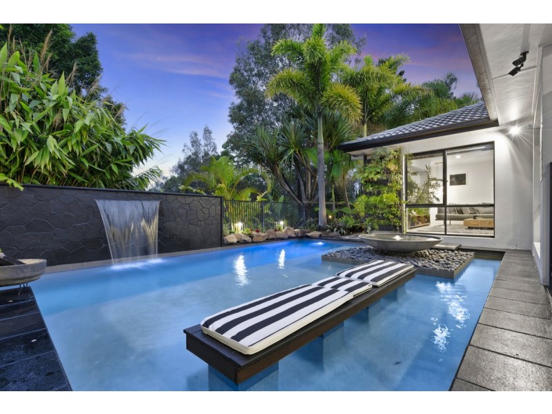 2 Beerwah Street, Pacific Pines QLD 4211