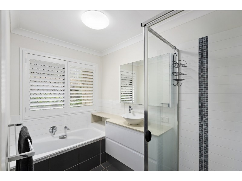 34 McAuley Parade, Pacific Pines QLD 4211