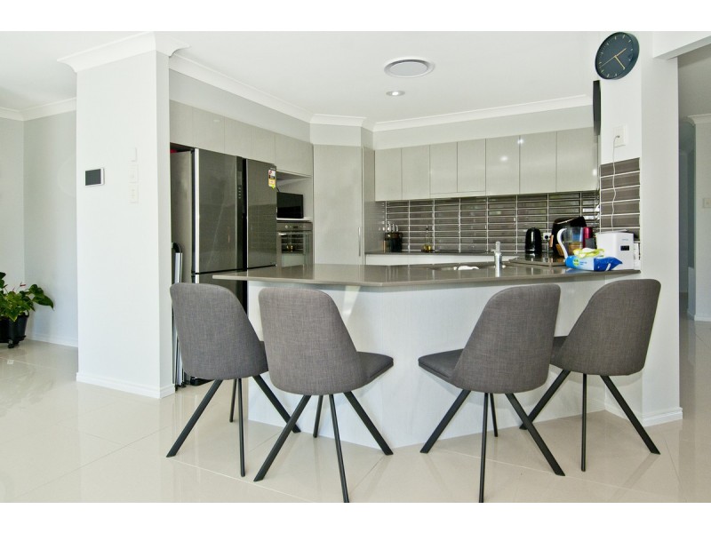 33 Murchison Street, Pacific Pines QLD 4211