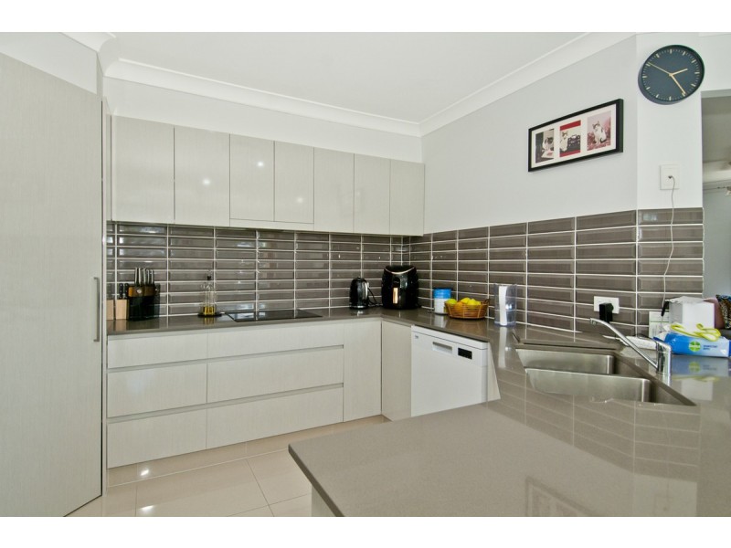 33 Murchison Street, Pacific Pines QLD 4211