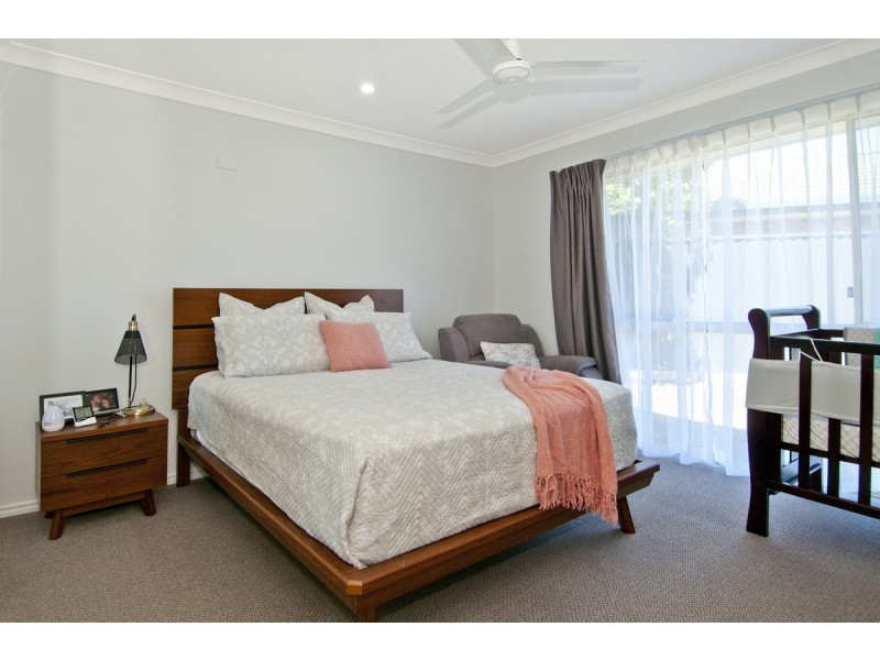 33 Murchison Street, Pacific Pines QLD 4211