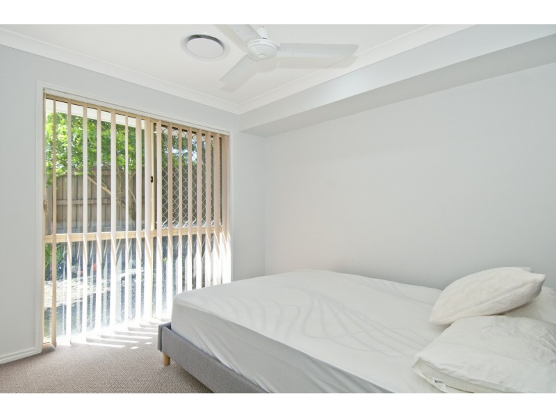 33 Murchison Street, Pacific Pines QLD 4211