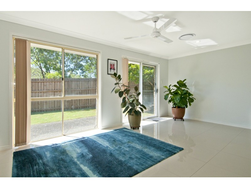 33 Murchison Street, Pacific Pines QLD 4211