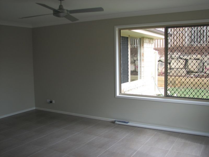 9 Sandow Street, Pacific Pines QLD 4211