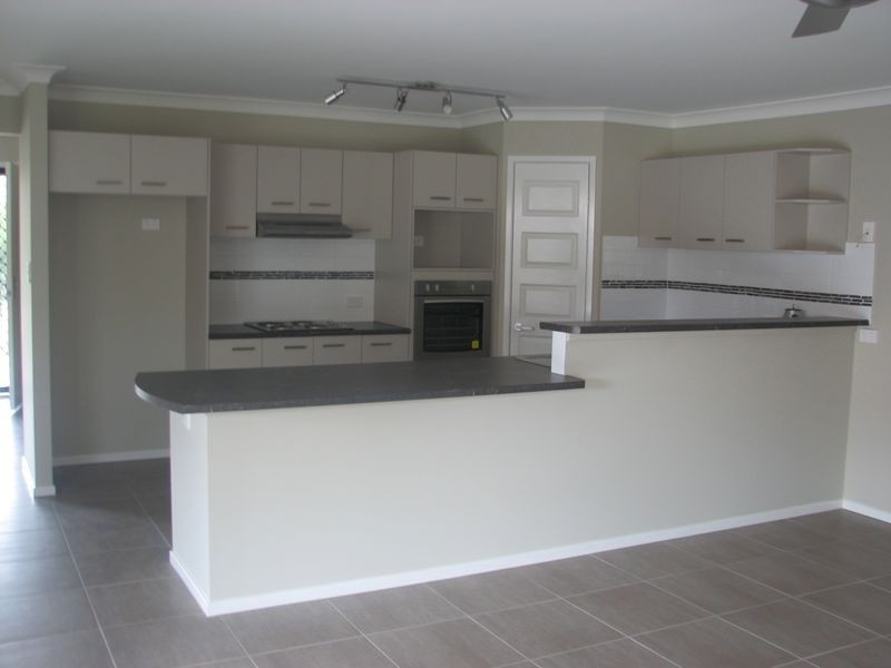 9 Sandow Street, Pacific Pines QLD 4211