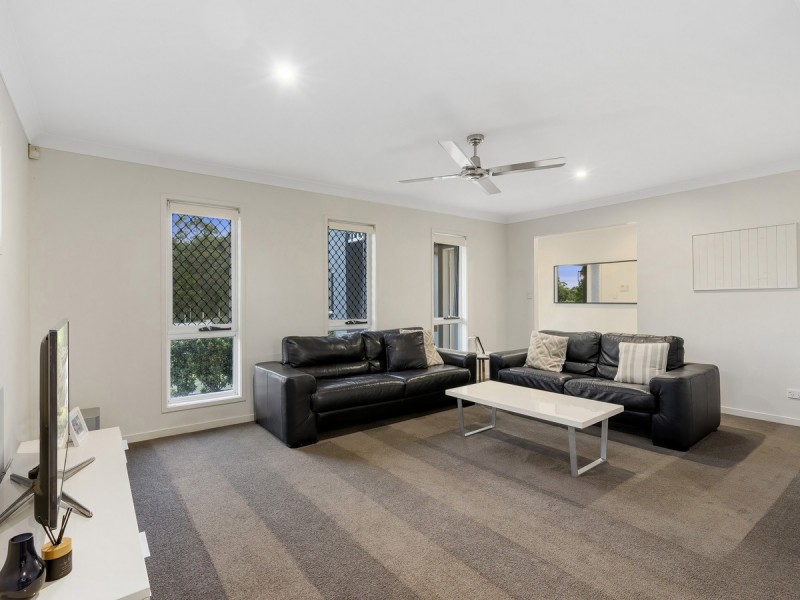 38 McAuley Parade, Pacific Pines QLD 4211