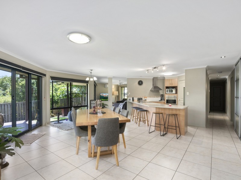 6 Lambert Drive, Maudsland QLD 4210