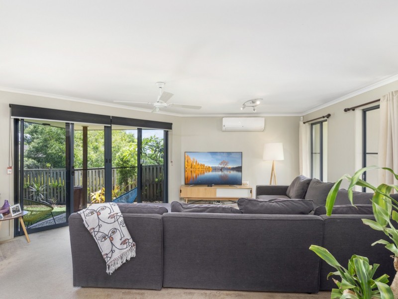 6 Lambert Drive, Maudsland QLD 4210