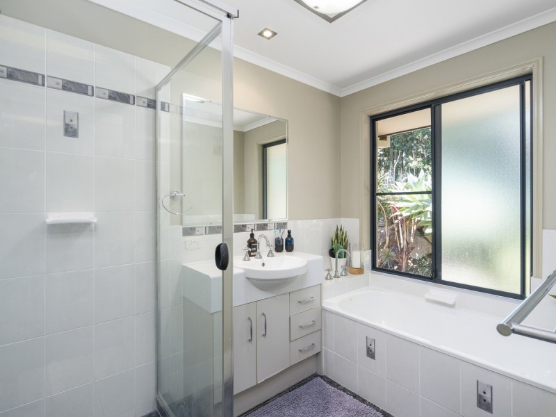 6 Lambert Drive, Maudsland QLD 4210