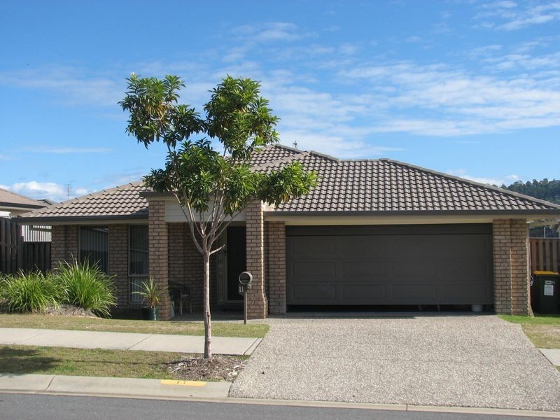 11 Taske Rise, Pacific Pines QLD 4211