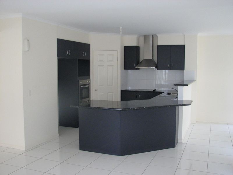 9 Laughlen Chase, Pacific Pines QLD 4211