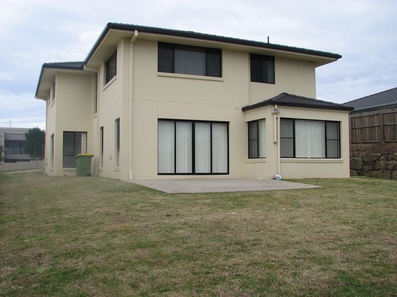 9 Laughlen Chase, Pacific Pines QLD 4211