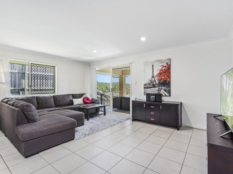 40 Aldgate Crescent, Pacific Pines QLD 4211