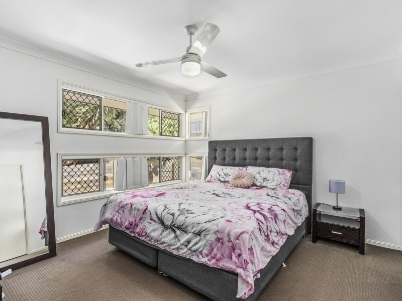 40 Aldgate Crescent, Pacific Pines QLD 4211