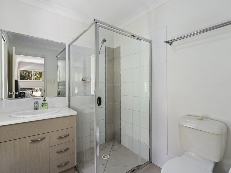 40 Aldgate Crescent, Pacific Pines QLD 4211