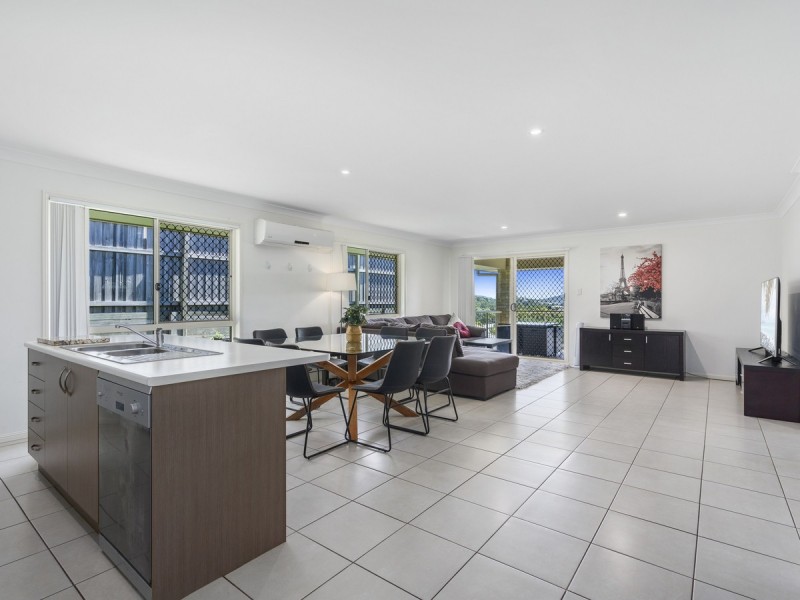 40 Aldgate Crescent, Pacific Pines QLD 4211