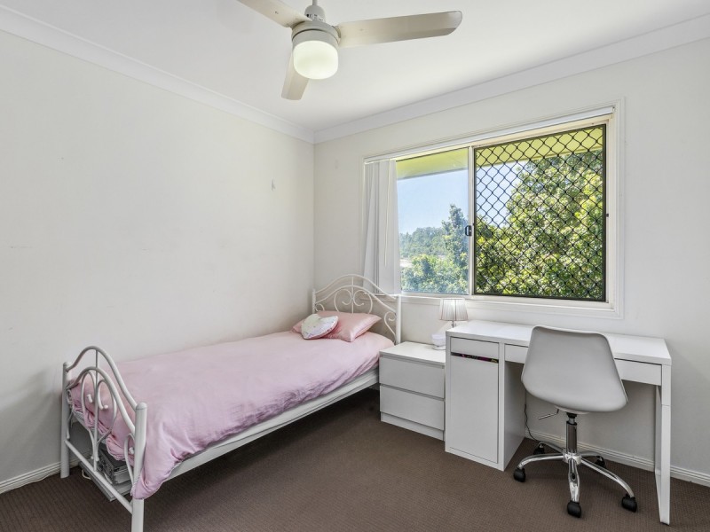 40 Aldgate Crescent, Pacific Pines QLD 4211