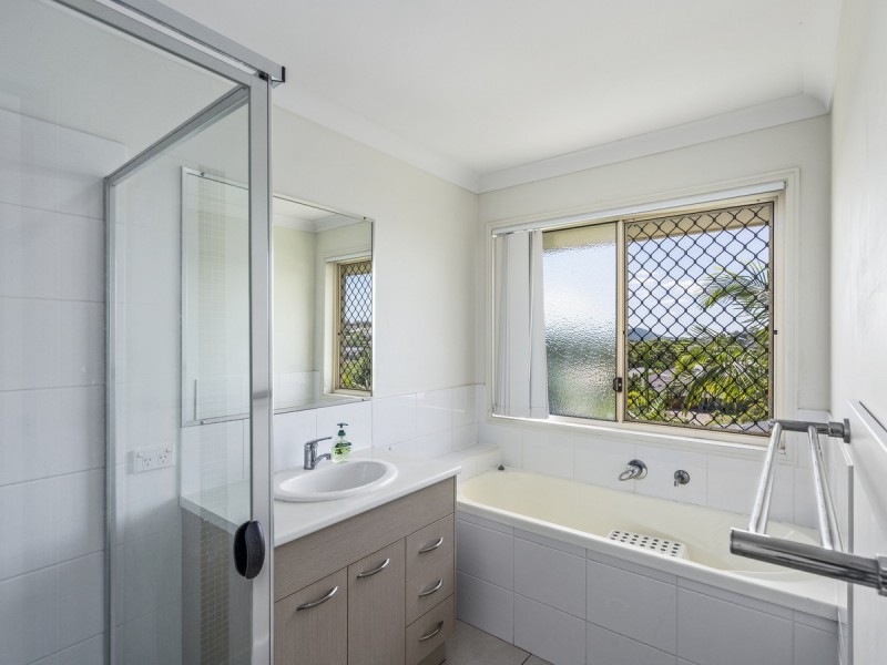 40 Aldgate Crescent, Pacific Pines QLD 4211