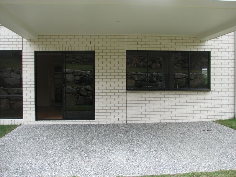 4 Sandow Street, Pacific Pines QLD 4211