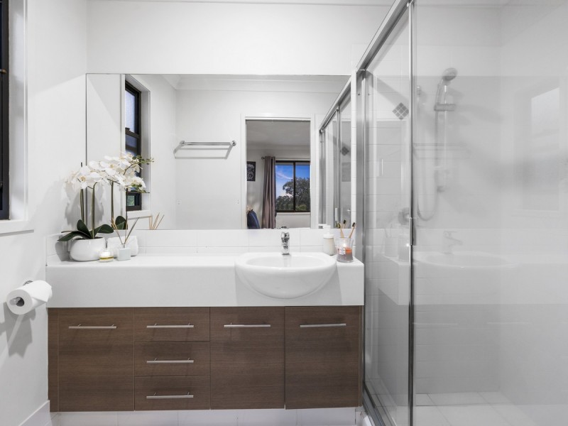 3 Bounty Way, Pacific Pines QLD 4211