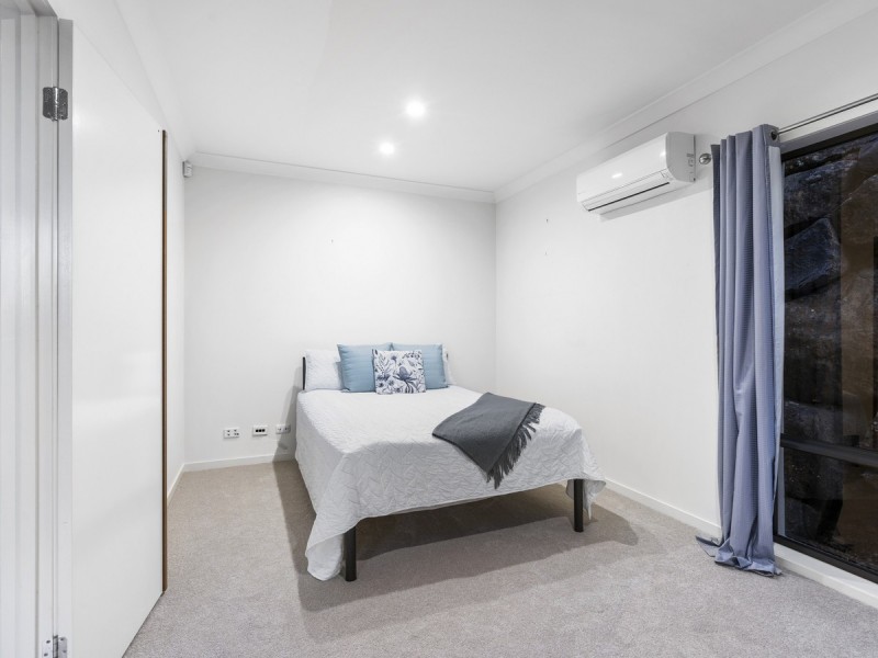 3 Bounty Way, Pacific Pines QLD 4211