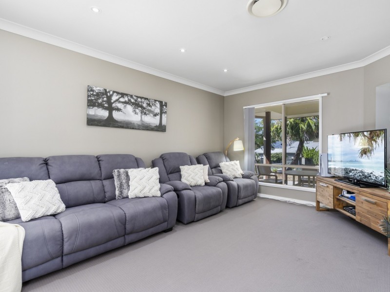 3 Mellum Circuit, Pacific Pines QLD 4211