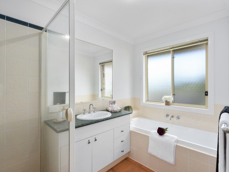 11 Stromlo Court, Pacific Pines QLD 4211