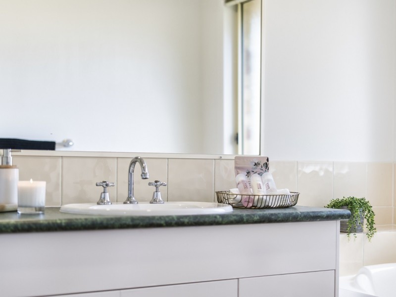 11 Stromlo Court, Pacific Pines QLD 4211