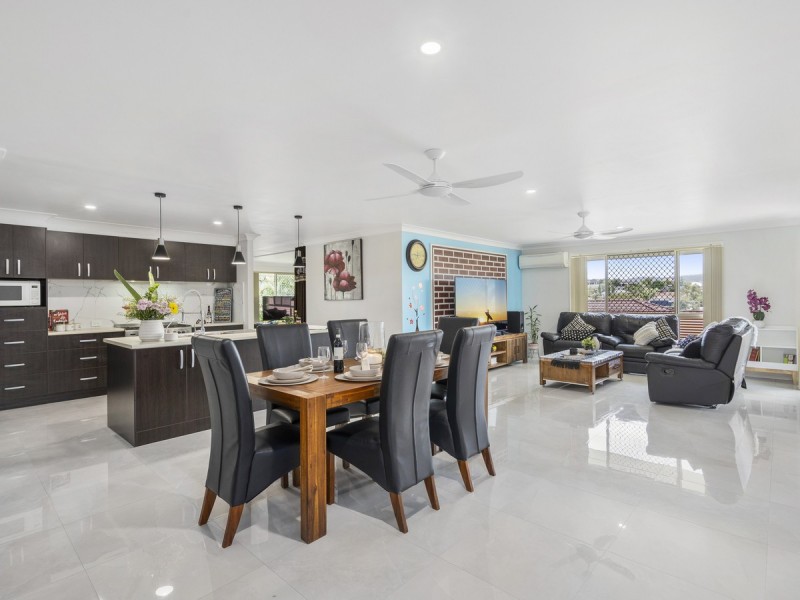 10 Stromlo Court, Pacific Pines QLD 4211