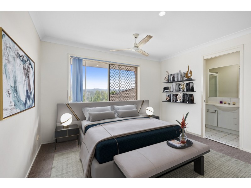 2/76 Paddington Drive, Carrara QLD 4211