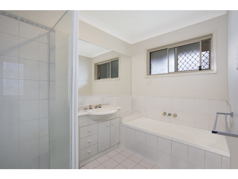 2/76 Paddington Drive, Carrara QLD 4211