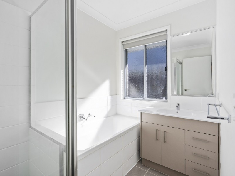 46 Mcauley Parade, Pacific Pines QLD 4211