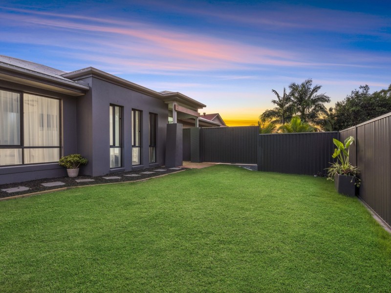 37 Carmarthen Circuit, Pacific Pines QLD 4211