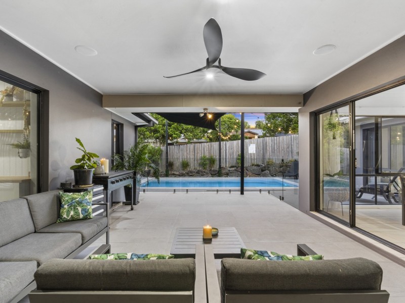 37 Carmarthen Circuit, Pacific Pines QLD 4211
