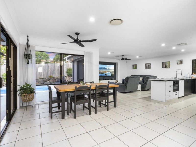 37 Carmarthen Circuit, Pacific Pines QLD 4211